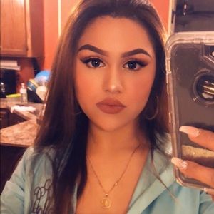 Meet your Posher, Selena